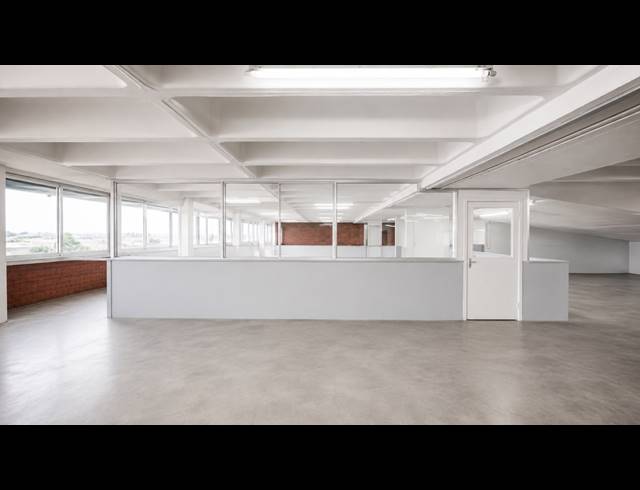 1,500M² BUILDING TO LET IN STAMFORD HILL